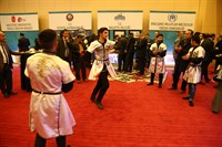 Göçmenlerin Dans Gösterisi